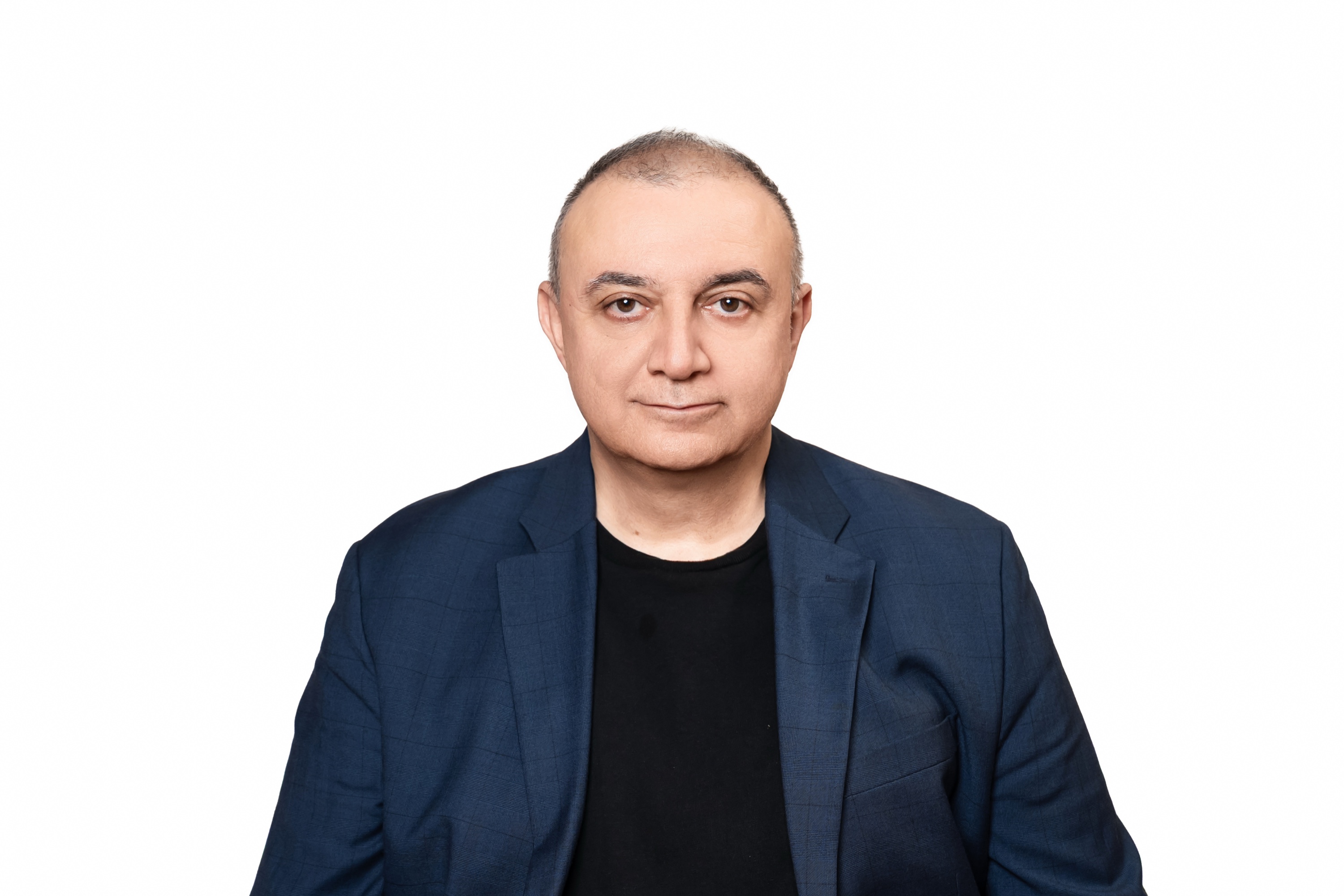 Portrait of Massoud Moslehpour